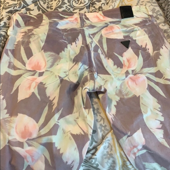 Flower print Guess Skinny Jeans. - Picture 6 of 7